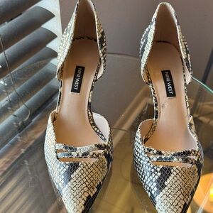 Nine West Black and Cream Snakeskin Heels